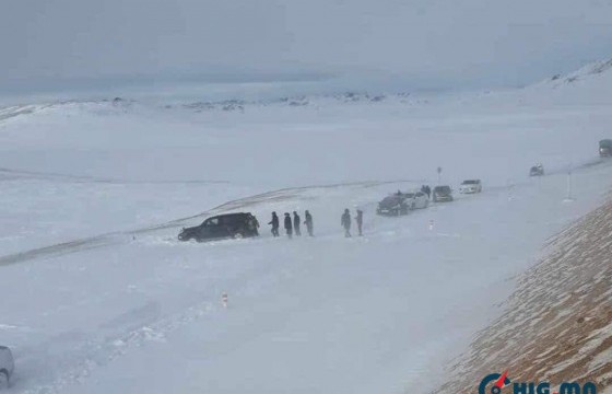 Сонгууль өгөөд буцаж явахдаа осолдсон оюутнуудтай хамт дөрвөн тээврийн хэрэгсэлтэй 20 орчим хүн хамт явж байжээ