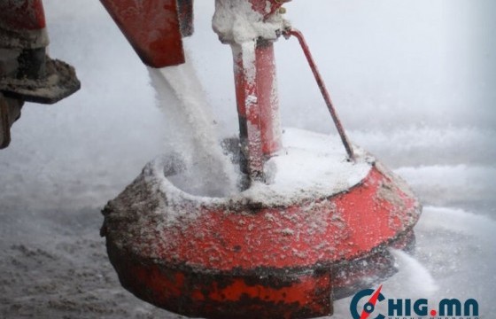 Өнгөрсөн шөнө хотын гудамж, замуудад 425 тонн давс, 83 тонн бодис цацжээ