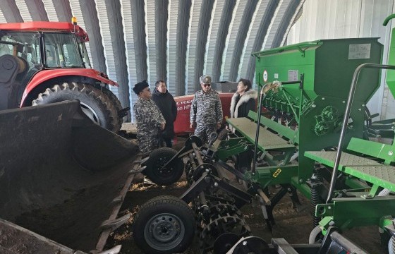 Өвөлжилтийн нөхцөл байдалтай танилцаж, мэргэжил, аргазүйн зөвлөгөө өгч байна