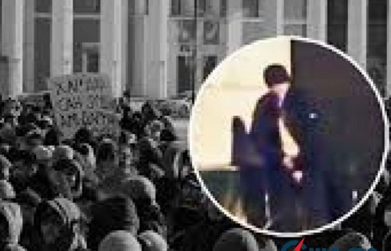 Төрийн ордон руу бие зассан иргэнийг 7 хоног баривчилжээ 