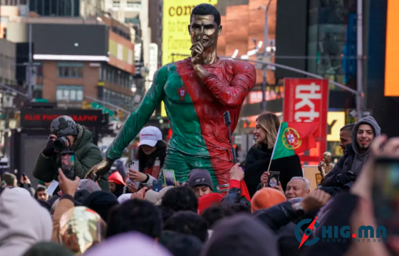 Роналдугийн хөшөөг “Times Square”-д босгожээ