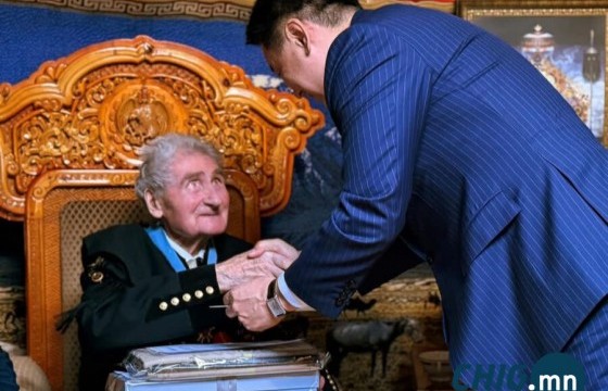Эрдэнэтийн зэсийн ордыг нээсэн чех геологичид Ерөнхийлөгч хүндэтгэл илэрхийлэв