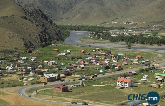 Тэрэлжид амралтын газруудын нүхэн жорлон, модон хашааг хална