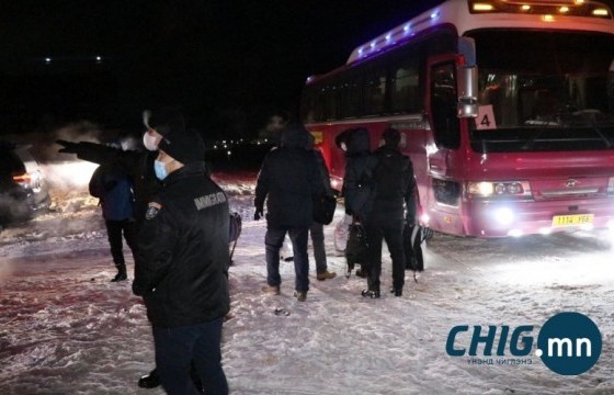 Хууль бусаар хөдөлмөр эрхэлж байсан 27 гадаад иргэнийг нутаг буцаав