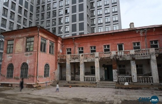 Д.Амгалан: Дашчойлин хийдийн хойд талд байрших Эмийн үйлдвэрийн барилгыг нурааж байна