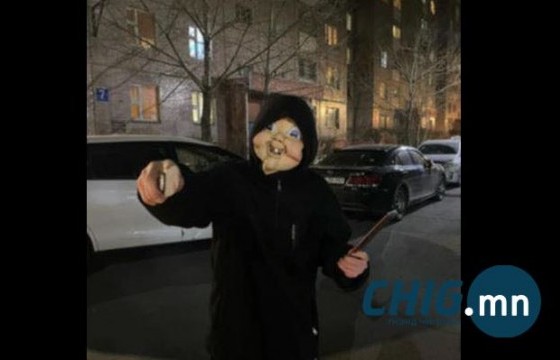 Хутга барьж иргэдийг айлгасан багтай залууг шалгаж байна 