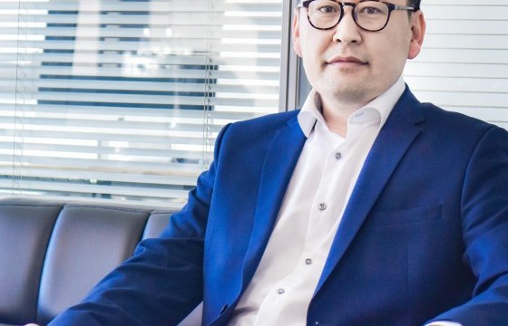 О.Батхүү: Төр зочид буудал барина, хоол хийж зарна, одоо бүр таксинд явах юм байна. Нэртэйгээр нь бүх өмч хөрөнгө хураагаад коммунизмаа байгуулсан нь дээргүй юу