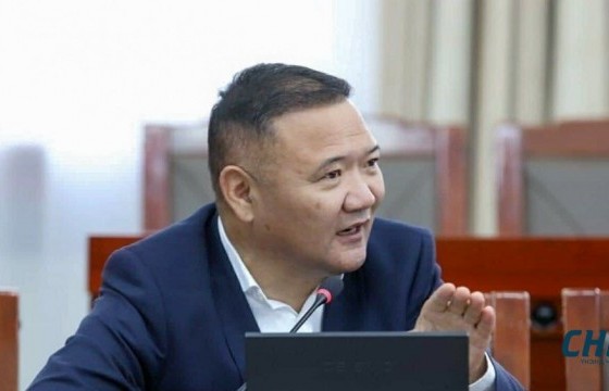 УИХ-ын гишүүн О.Амгаланбаатар “Малаа тоолж болдог юм чинь одоо даргаа тоолцгооё“ гэв