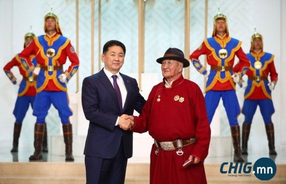 Хүнс, хөдөө аж ахуйн салбарынхныг төрийн дээд цол, одон, медалиар шагналаа