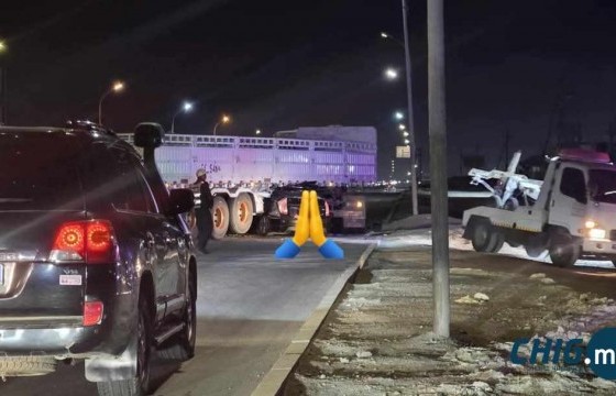 North Benz, Prius мөргөлдөж, жолооч эмнэлгийн хяналтад байна 