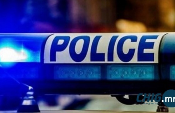 Согтуурсан үедээ төрсөн ахынхаа толгойн тус газарт нь заазуурджээ