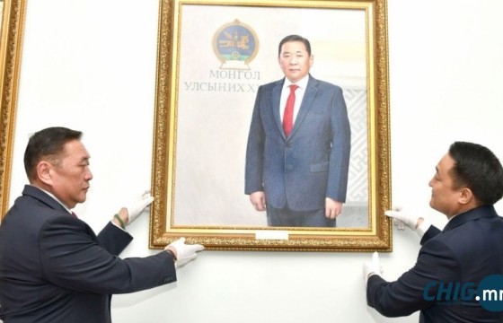 УИХ-ын дарга асан М.Энхболдын хөрөг зургийг Төрийн ордонд байрлууллаа