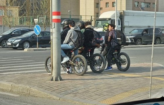 Есөн эрэгтэй, зургаан эмэгтэй хүүхэд суррон унаж яваад, осолд оржээ 