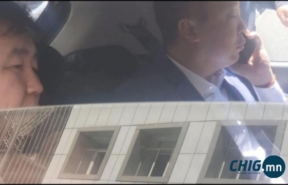 Төлөөлөгчийн суудлаас “Салаавч