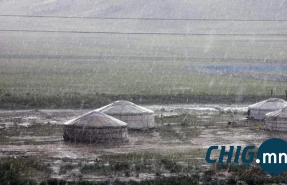 Долоодугаар сард салхи ихтэй, говийн аймгуудаар бороо ахиу орно 