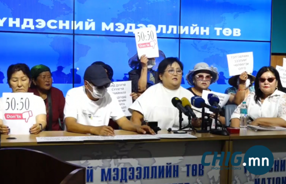 Ахмадууд: Тэтгэврийн зээлээ шийдүүлэх гээд суулт хийхээр нэг гишүүн гарч ирээд 