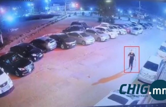 Зөрж өнгөрсөн иргэнийг хутгалсан залууг олжээ