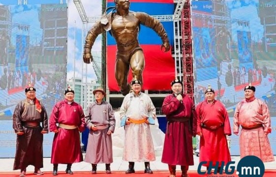 Үндэсний бөхийн аварга цолтой бөхчүүдтэй ижил нэртнүүд
