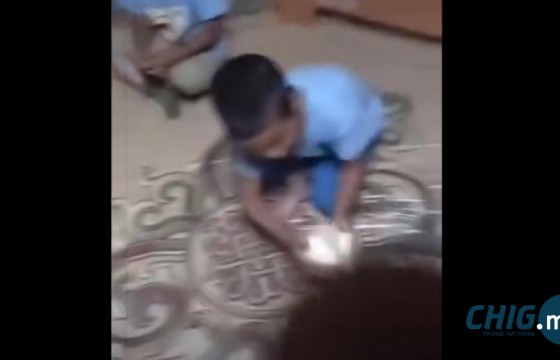 “Хүүхдүүдээ “Түлчихнэ шүү“ хэмээн айлгаж бичлэг хийсэн иргэнийг шалгаж байна“