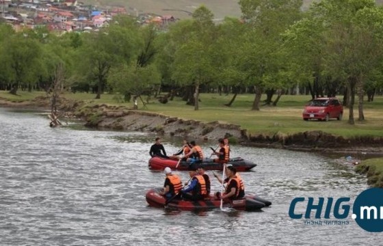 Живэхгүйн тулд модноос зүүгдсэн залууг аварчээ 