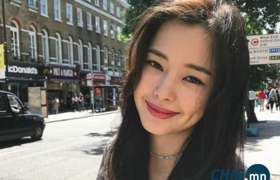 Жүжигчин Lee Hanee хоёр дахь охиноо өлгийдөн авчээ