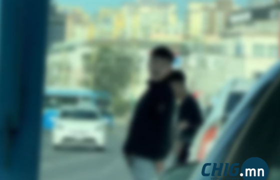 Зам дээр бие зассан хоёр эрэгтэйг тус бүр ₮100 мянгаар торгожээ