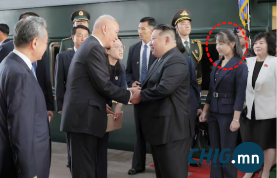 Ким Жон Ун охиноо дагуулаад Бээжинд очлоо