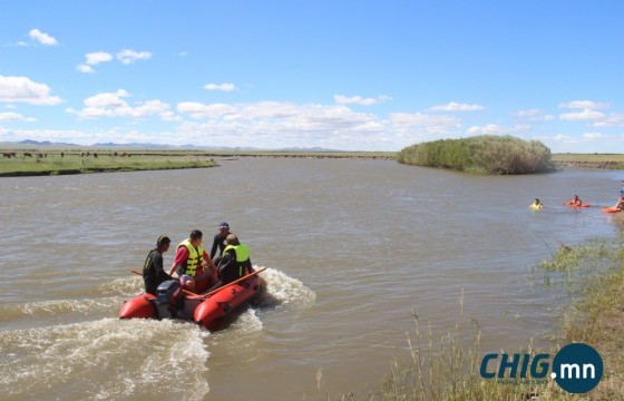 Хяргас нуурын гүн рүү хийлдэг гудастай хөвж явсан иргэнийг эсэн мэнд олжээ