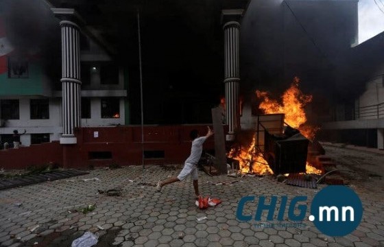 Непалд Gen Z жагсаалынхан улс төрчдийн гэрт халдаж эхэлжээ 