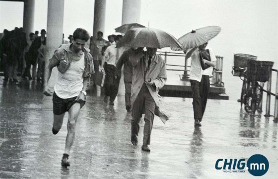 Хонг Конг Рагаса хар салхины улмаас  сургууль, аж ахуйн нэгжүүдийг хаалаа 