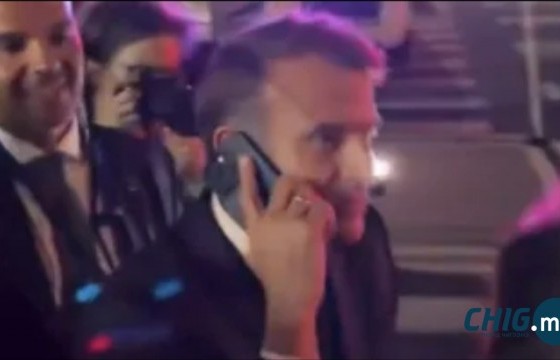 Эммануэль Макроны явсан замаар Трампын цуваа өнгөрч замыг нь хаасан тул 30 минут Нью Иоркийн гудмаар алхав