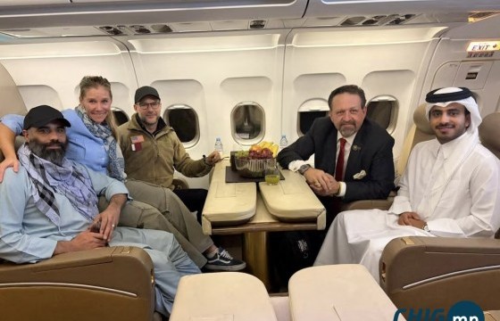 Талибанчууд АНУ-ын иргэнийг төлөөлөгч нь ирсний дараа суллав