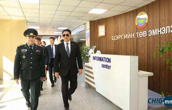 Ерөнхийлөгч У.Хүрэлсүх Цэргийн төв эмнэлэгт ажиллалаа