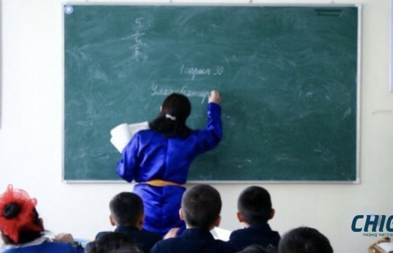 ҮСХ: Ерөнхий боловсролын сургуулийн нэг багшид 21 хүүхэд оногдож байна