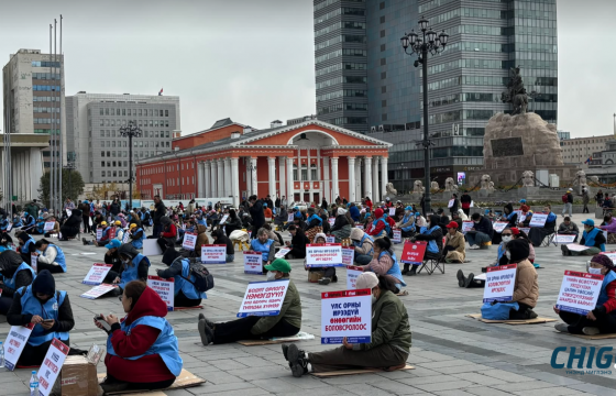 Багш нар цалингаа ₮3.5 сая болгохыг шаардаж буй жагсаал дөрөв дэх өдрөө үргэлжилж байна
