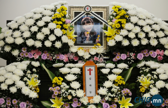 Найман настай сурагчаа хутгалж хөнөөсөн багшид бүх насаар нь хорих ял оноолоо