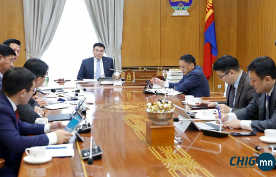 УОК-ын шуурхай штаб цаг үеийн асуудлаар хуралдаж байна