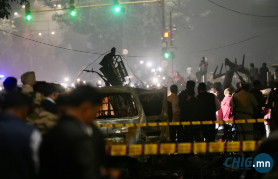 Энэтхэгийн Улаан цайзын ойролцоо дэлбэрэлт болж, найман хүн нас барж, 20 хүн шархаджээ