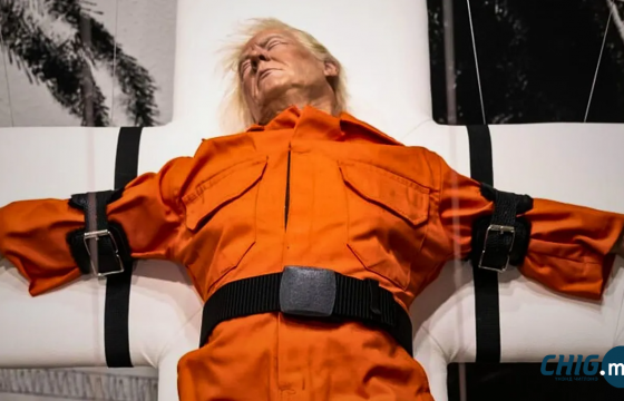 “Цовдлуулсан Трамп” баримал өндөр үнээр зарагджээ