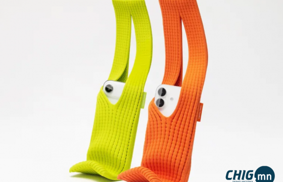 Issey Miyake-тэй хамтарсан “iPhone Pocket” уут цахим сүлжээнд маргаан дэгдээв