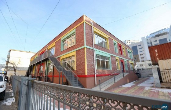 Шинэ сургууль цэцэрлэгүүд ширээ, сандал, эд хэрэгсэлгүйн улмаас ажиллахгүй байна 