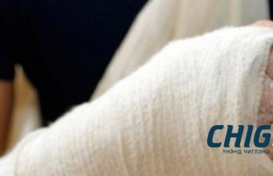 Хотхоныхоо үүдэнд хальтирч унаж бэртээд, СӨХ-өөсөө ₮3,1 саяыг нэхэмжилжээ 