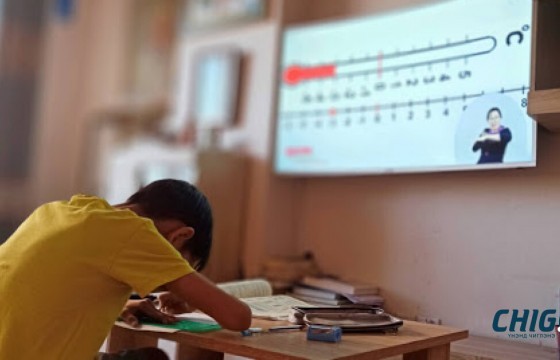 Даваа гарагаас бага анги танхимаар хичээллэж, дунд анги цахимд шилжинэ 