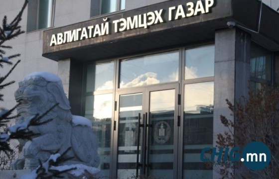 Сумын захиргааны байранд өрөө тохижуулж, үнэ төлбөргүй амьдарч байжээ 