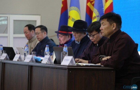 Хөвсгөл нуурын эрэгт 