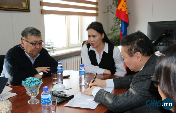 50 жилийн насжилттай төв аймгийн шүүхийн байрны нэг өрөөнд 6-10 албан хаагч ажиллаж байна