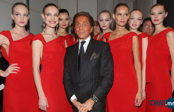 “Valentino red”-ийн эзэн, загварын суут уран бүтээлч Валентино 93 насандаа таалал төгслөө