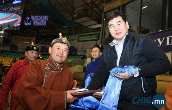 Ахмад бөхчүүдийн барилдаанд А.Сүхбат түрүүллээ 