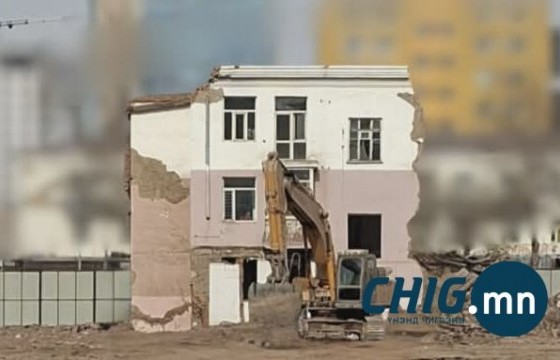 Энэ айл яагаад үлдсэн бэ 