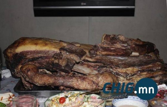 Цагаан сараар давсны хэрэглээ анзааргагүйгээр ихэсч, даралт, зүрх, бөөрний эмгэгтэй хүмүүст эрсдэл учирдаг 